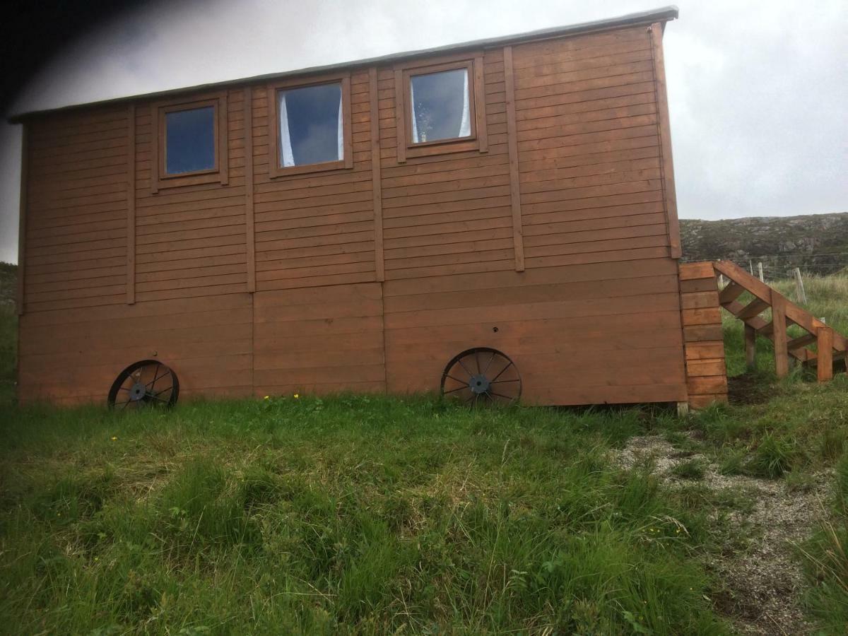 Eco Crofters Wagon By The Beach Oldshoremore Exterior foto